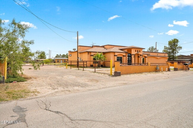 Building Photo - 248 S Moon Rd