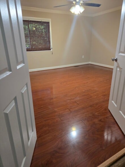 Building Photo - 602 Sugarland Run Dr