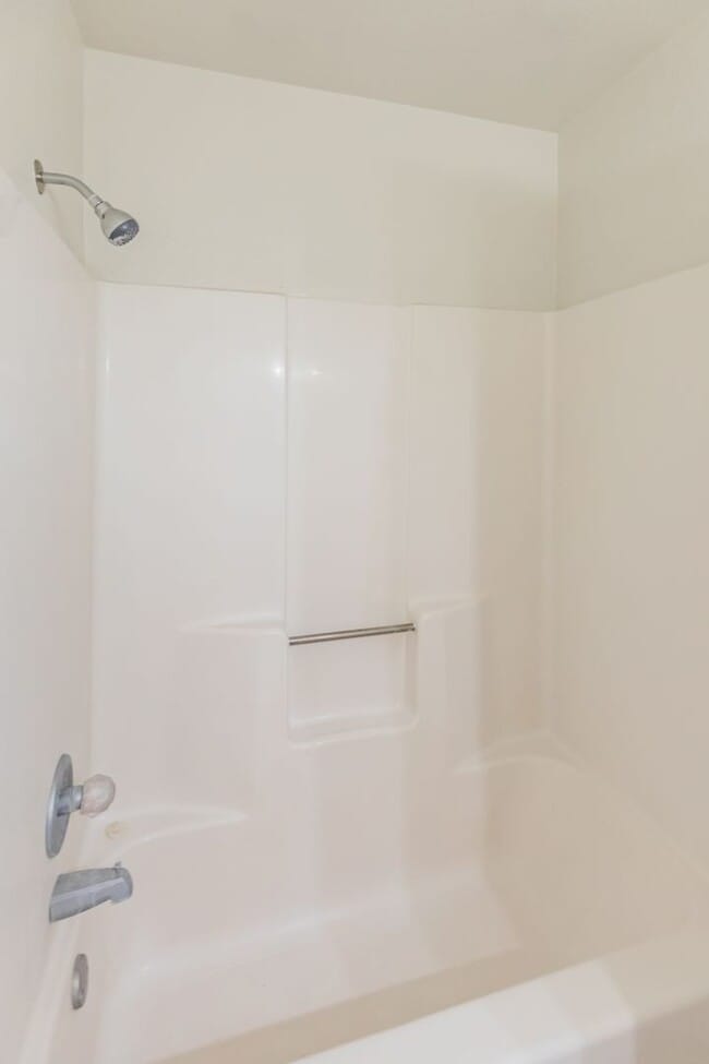 Building Photo - Conveniently located 3 Bedroom, 2 bath near HAFB