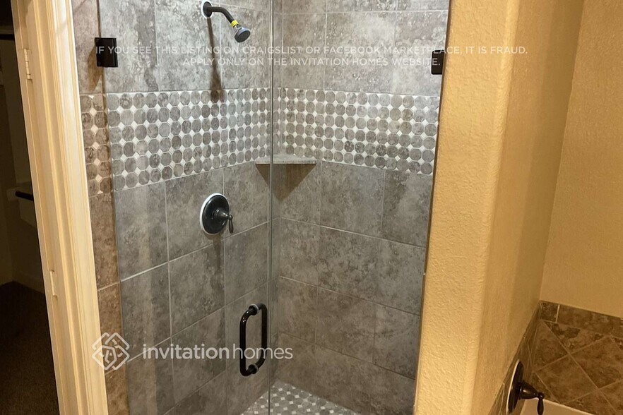 Building Photo - 2101 Colonial Dr