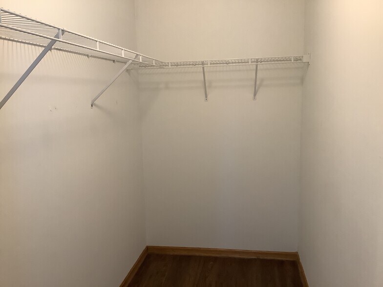 Building Photo - 5209 Sunmeadow Dr