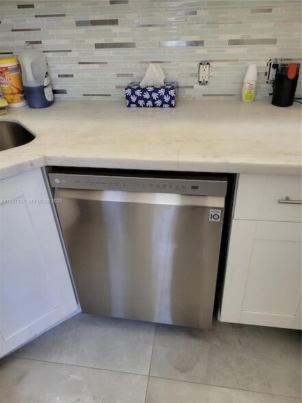 Building Photo - 3401 N Country Club Dr