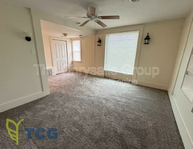 Building Photo - 227 Creve Coeur St