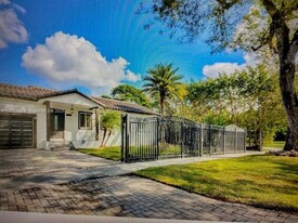 Building Photo - 5735 SW 46th Ter