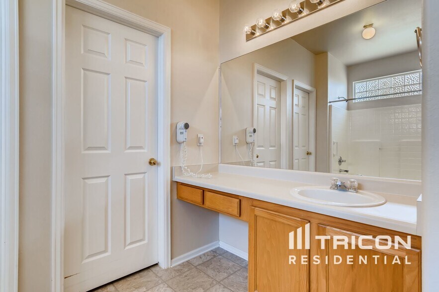 Building Photo - 7089 Cattle Dr