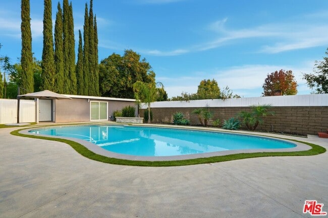 Building Photo - 15040 Hamlin St