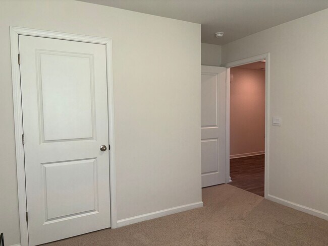 Building Photo - 4 Bedroom, 2 Bathroom House in Trinity!