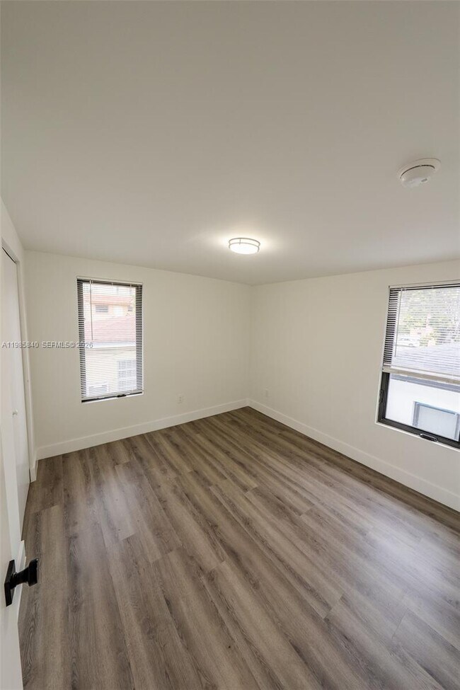 Building Photo - 618 SW 21st Ave