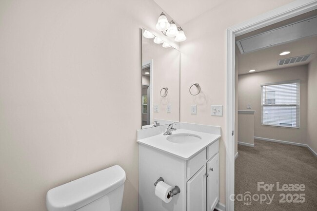 Building Photo - 711 Lackey St