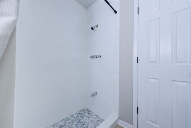 Building Photo - 8914 Stonehearth Ln