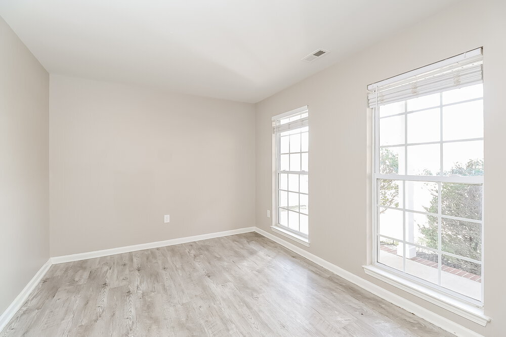 Building Photo - 112 Old Willow Rd