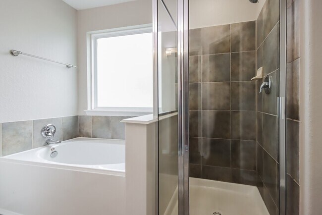 Building Photo - 5222 Rio Dr