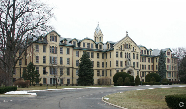 Building Photo - Mallinckrodt in the Park