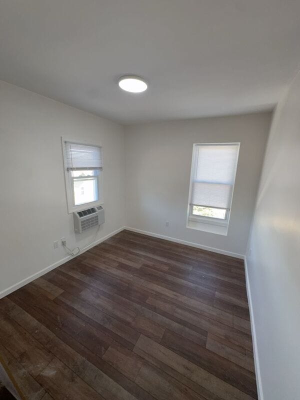 Building Photo - 730 N Main St