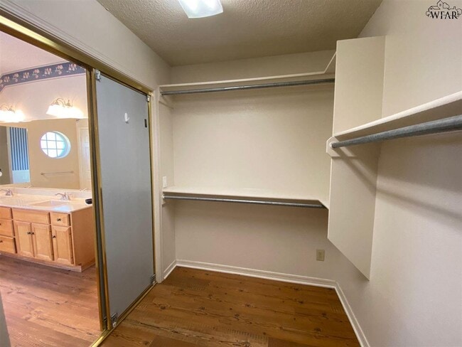 Building Photo - 3803 Stonegate Dr