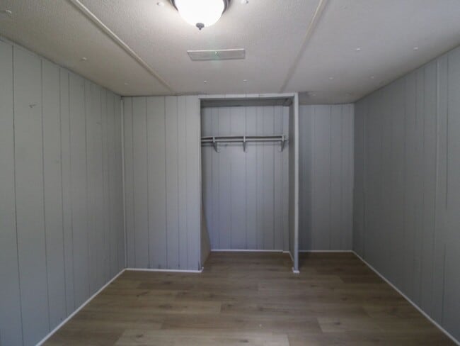 Building Photo - Updated Country Home Just Minutes from Fay...