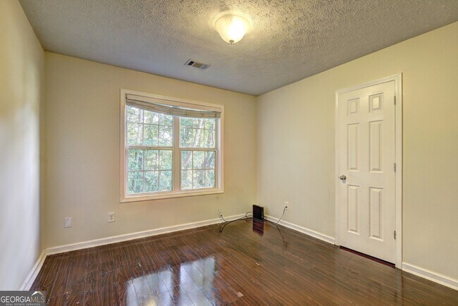 Building Photo - 1553 Ravens Run