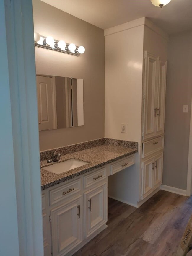 Building Photo - 1220 Walnut St