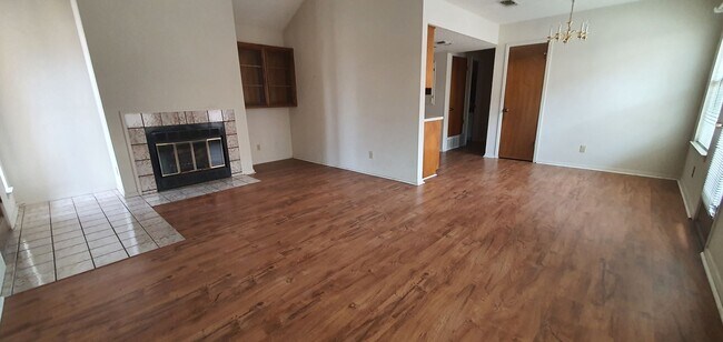 Building Photo - Spacious 2 bedroom 2 bath townhome COMING ...