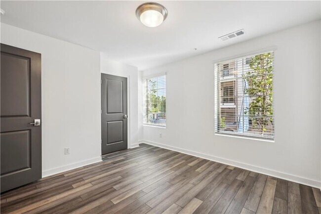 Building Photo - 432 Burton Dr