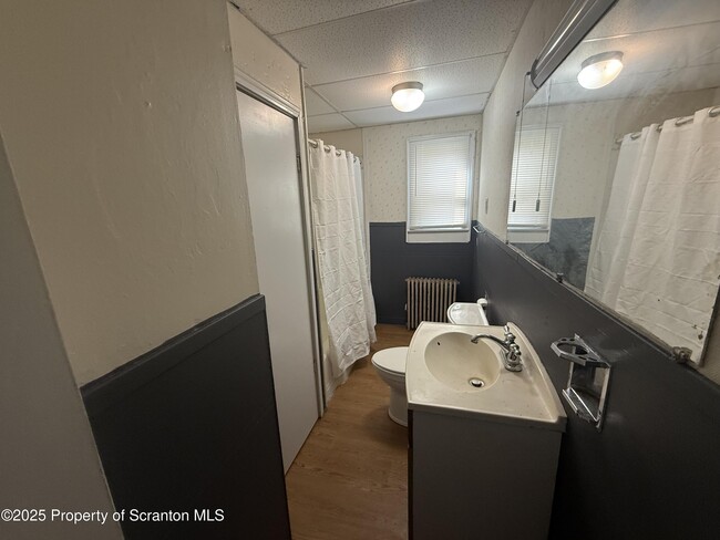 Building Photo - 1019 Bunker Hill St