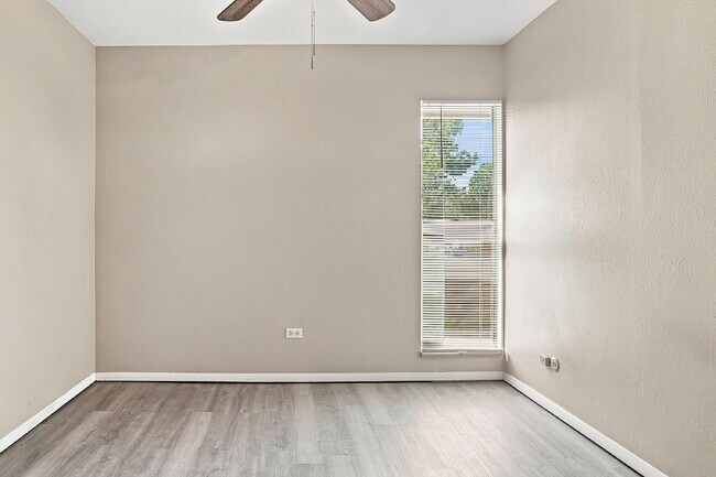 Building Photo - $1,645.95 with Half Off The First Month's Rent, 2 Beds - 1 Bath, Condo in Denver with Central A/C!
