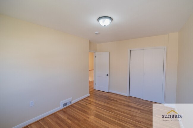 Building Photo - 1444 Meridene Dr