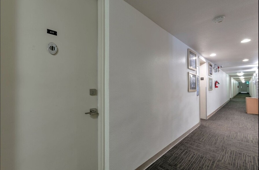 Building Photo - 2500 S York St