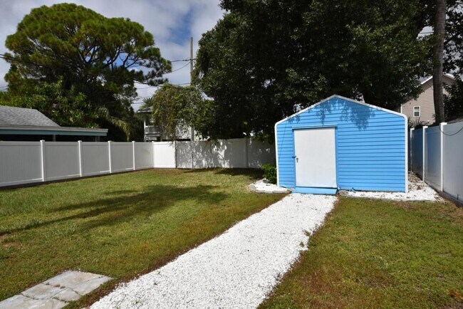 Building Photo - 528 Tennessee Ave