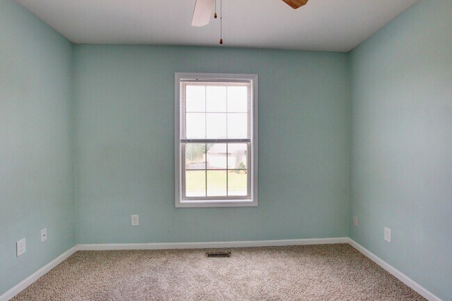 Building Photo - Sweet Splitlevel with Awesome Basement Area