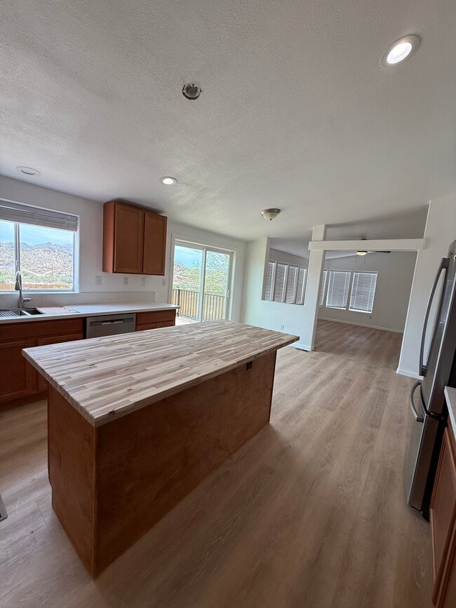Building Photo - 46633 N 41st Ave
