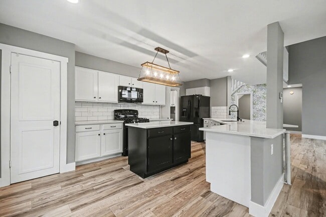 Building Photo - 522 Crestwood Dr