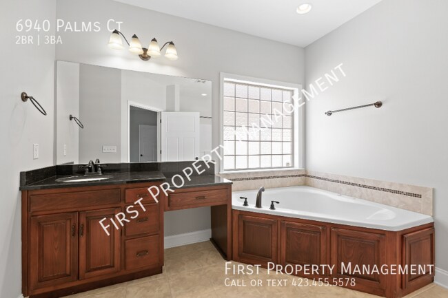Building Photo - 6940 Palms Ct