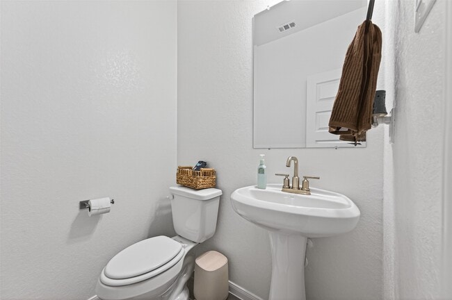 Building Photo - 32226 Cedar Crst Dr