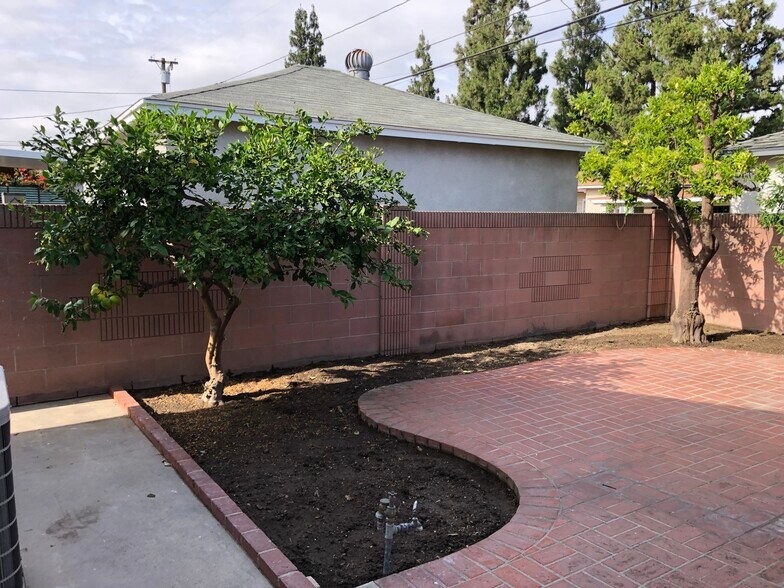 Building Photo - 5016 Briercrest Ave