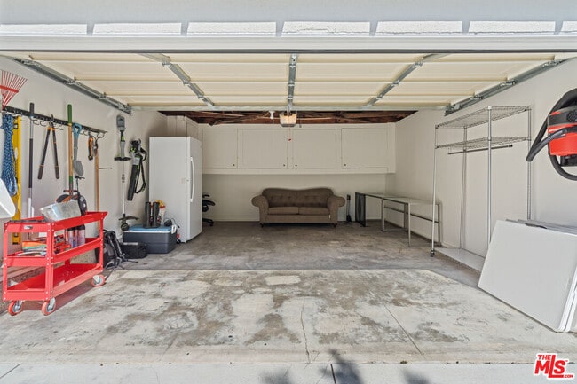 Building Photo - 4824 La Canada Blvd