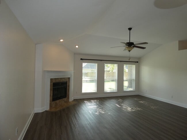 Building Photo - Stunning Craftsman Home - Stonechase