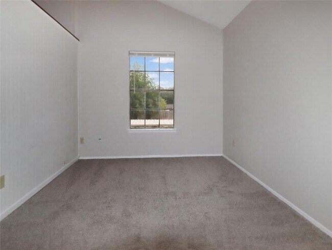 Building Photo - 6211 Ludington Dr