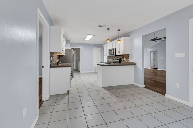 Building Photo - South Crestview Ranch on Cul-de-sac
