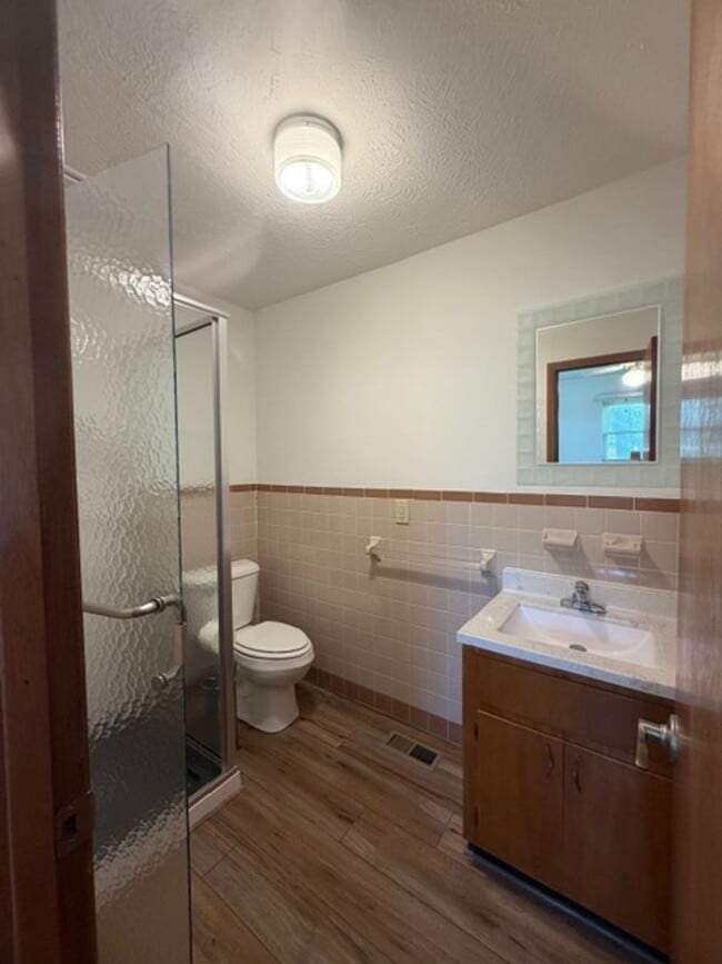 Building Photo - Maryville 37801 - Newly Remodeled 2 bedroom 2 full bath rancher with carport - Contact Debra John...