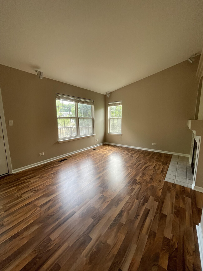 Building Photo - 1242 Brookdale Dr