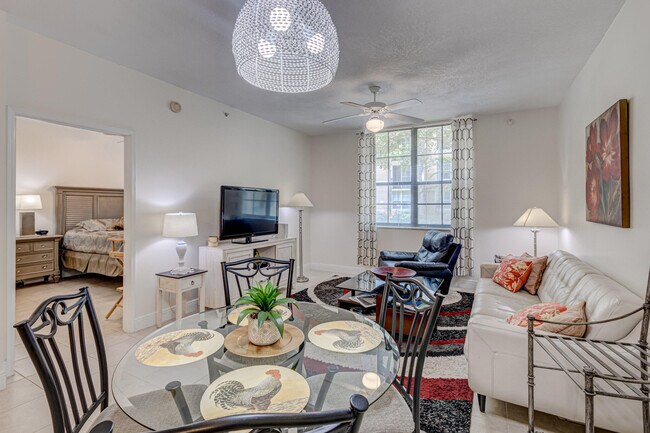 Building Photo - 630 S Sapodilla Ave