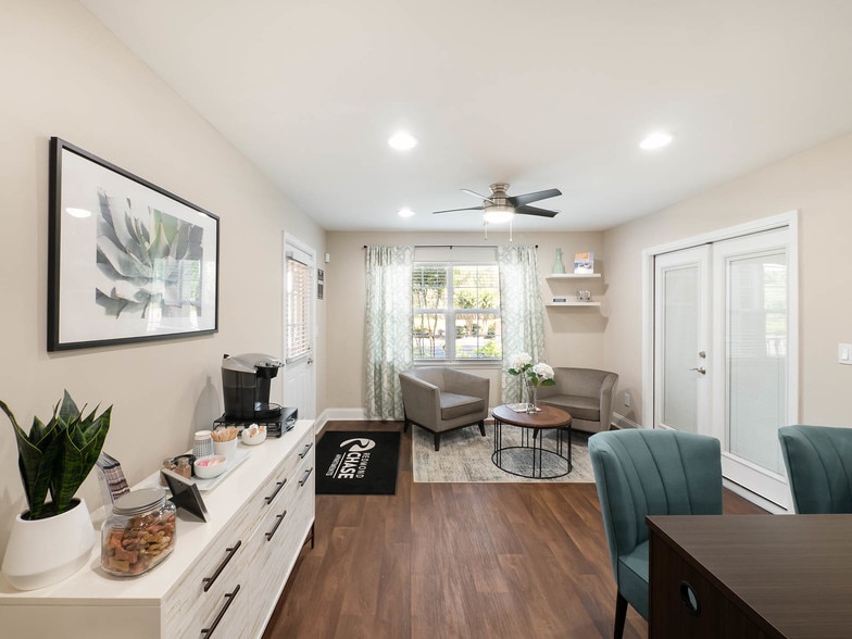 Leasing Office Onsite - Redmond Chase