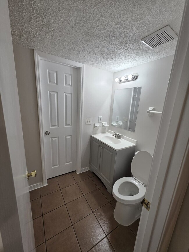 Building Photo - 472 Crabapple Ct