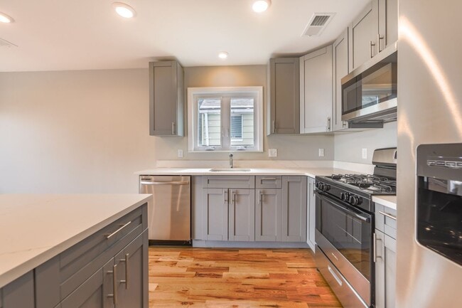 Building Photo - 255 Chadwick Ave