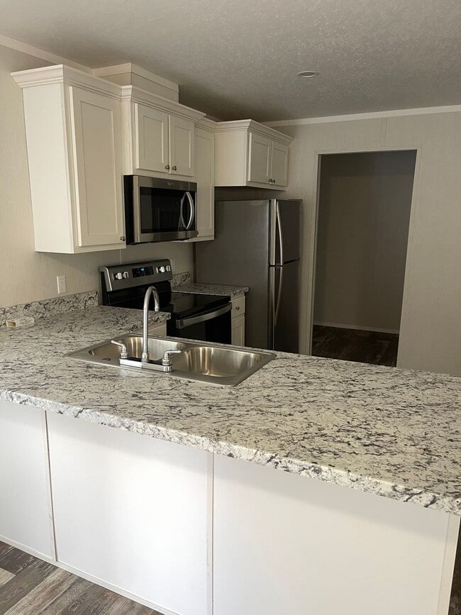 Building Photo - Luxury 3 Bedroom/ 2 Bath Mobile Home