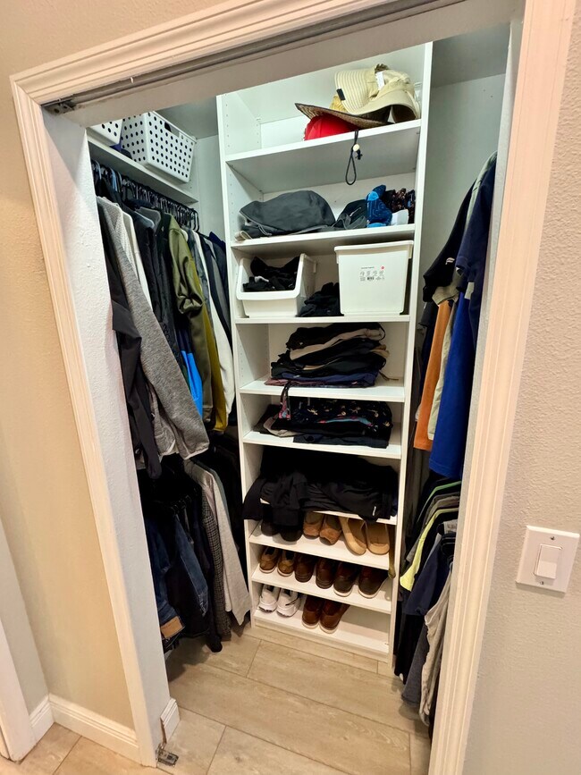 Building Photo - 480 Bridle Path Way