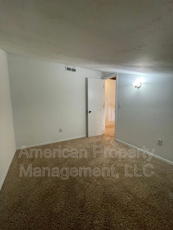 Building Photo - 6185 S Zunis Ave