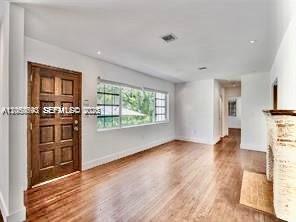 Building Photo - 400 NE 86th St