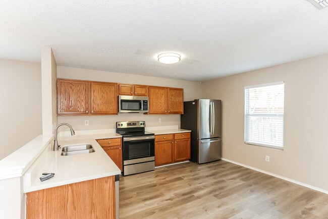 Building Photo - 8761 Stonebriar Ln